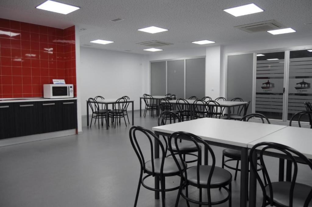 Hostel Divino Morales Arroyo de la Luz المظهر الخارجي الصورة